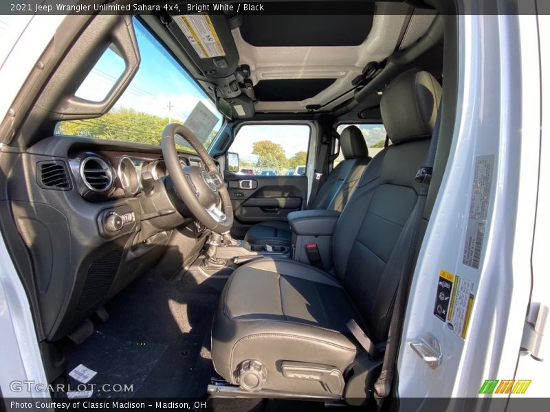 Bright White / Black 2021 Jeep Wrangler Unlimited Sahara 4x4