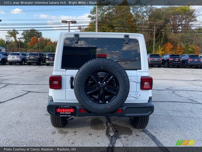 Bright White / Black 2021 Jeep Wrangler Unlimited Sahara 4x4
