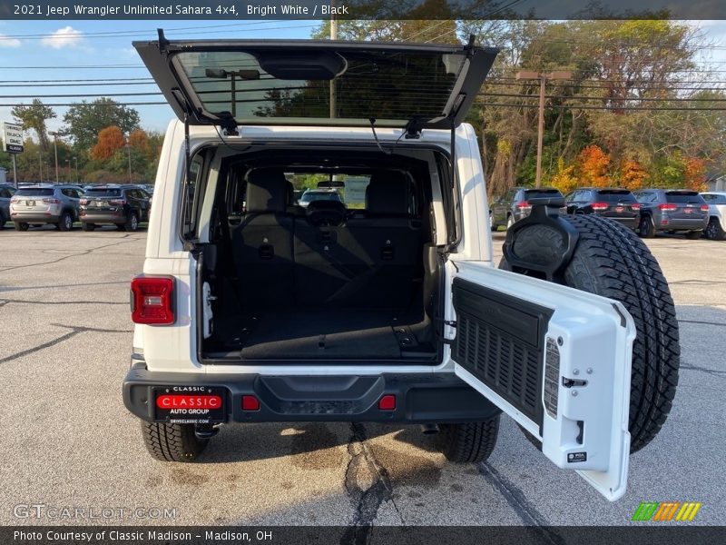 Bright White / Black 2021 Jeep Wrangler Unlimited Sahara 4x4