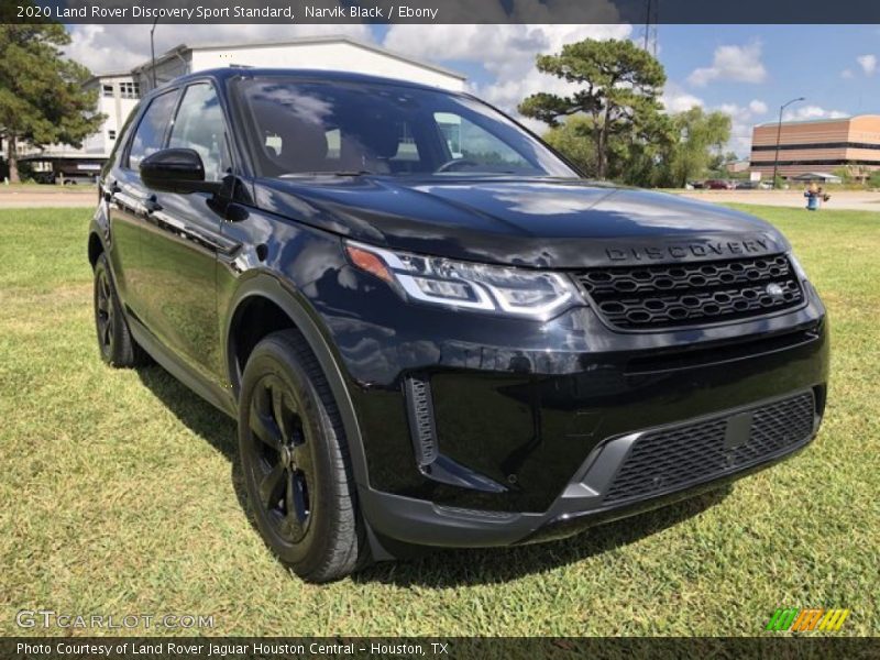 Front 3/4 View of 2020 Discovery Sport Standard