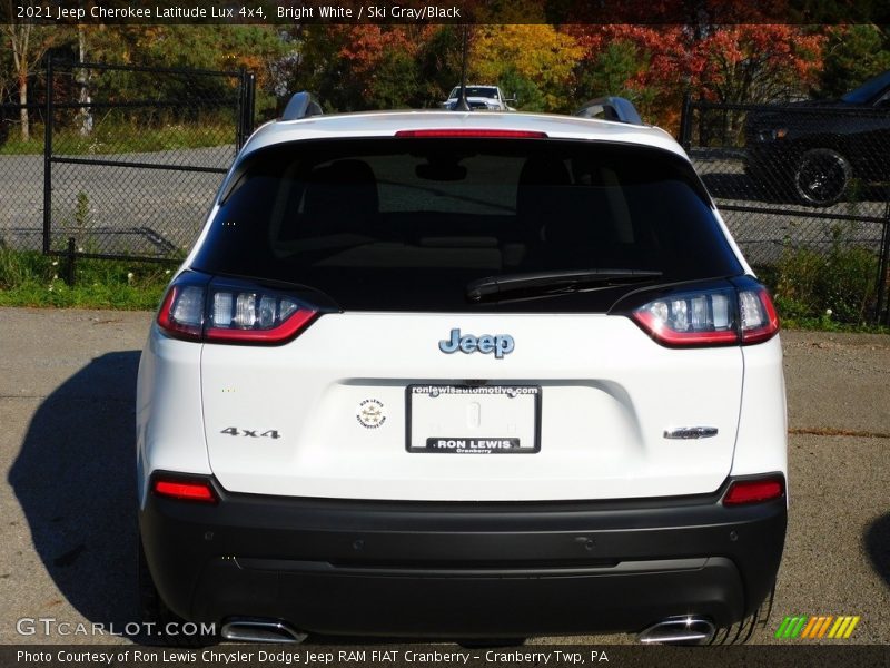 Bright White / Ski Gray/Black 2021 Jeep Cherokee Latitude Lux 4x4