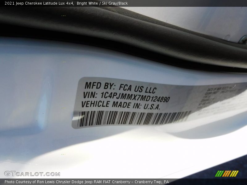 Bright White / Ski Gray/Black 2021 Jeep Cherokee Latitude Lux 4x4