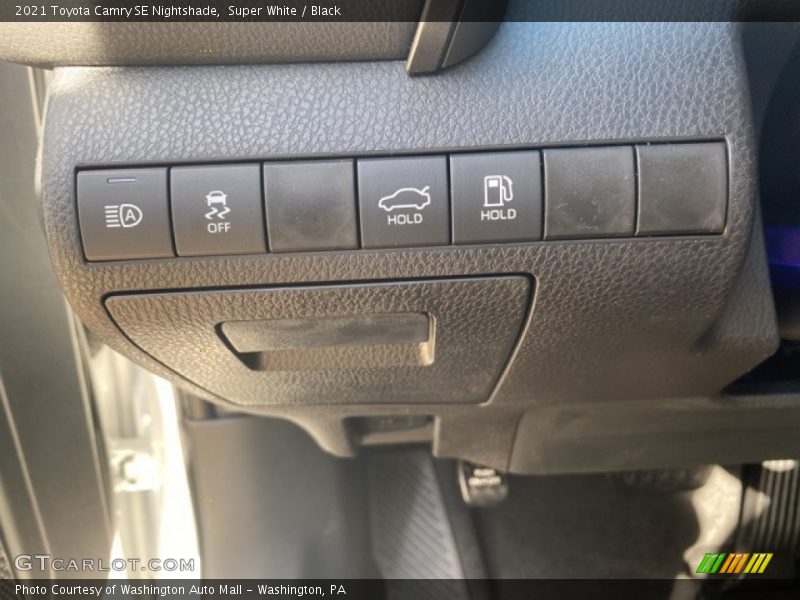 Super White / Black 2021 Toyota Camry SE Nightshade