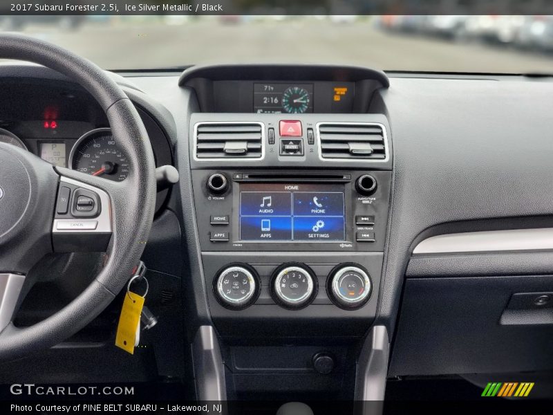 Ice Silver Metallic / Black 2017 Subaru Forester 2.5i