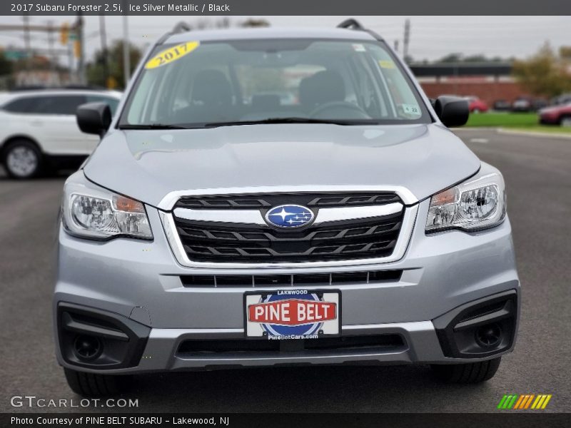 Ice Silver Metallic / Black 2017 Subaru Forester 2.5i