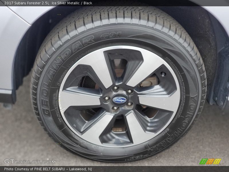 Ice Silver Metallic / Black 2017 Subaru Forester 2.5i