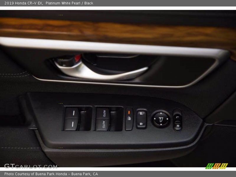 Platinum White Pearl / Black 2019 Honda CR-V EX