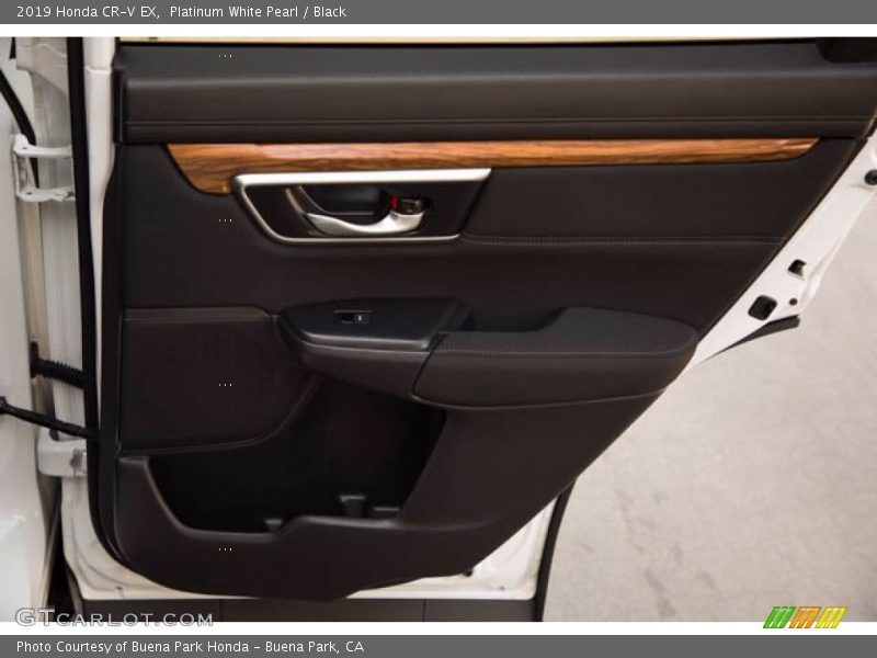 Platinum White Pearl / Black 2019 Honda CR-V EX