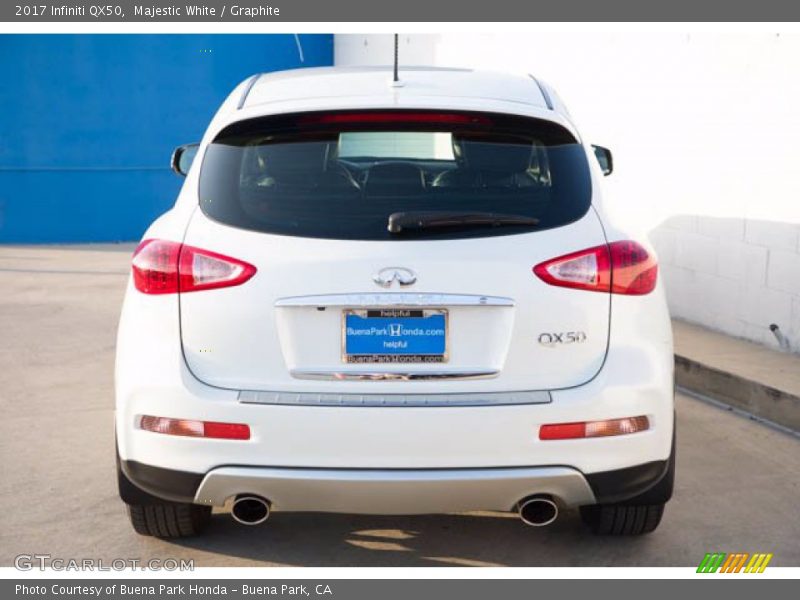 Majestic White / Graphite 2017 Infiniti QX50