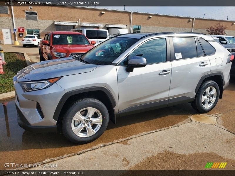 Front 3/4 View of 2021 RAV4 XLE AWD