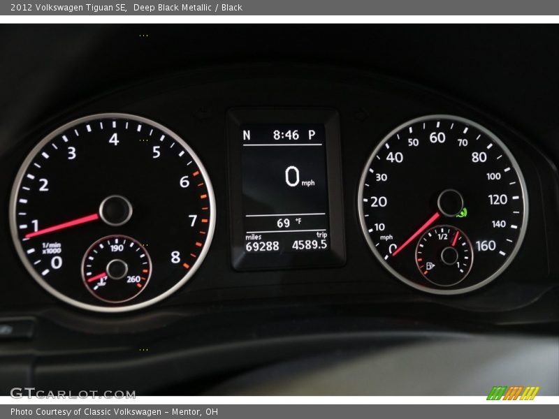 Deep Black Metallic / Black 2012 Volkswagen Tiguan SE