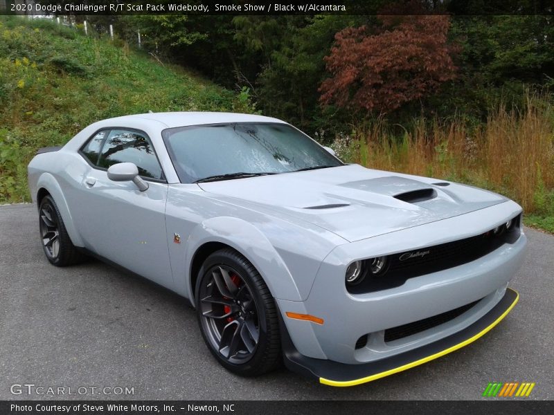 Front 3/4 View of 2020 Challenger R/T Scat Pack Widebody
