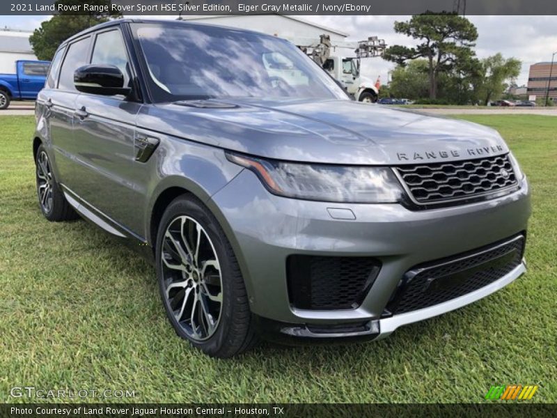 Front 3/4 View of 2021 Range Rover Sport HSE Silver Edition