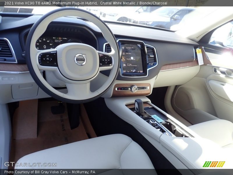  2021 XC90 T8 eAWD Momentum Plug-in Hybrid Blonde/Charcoal Interior