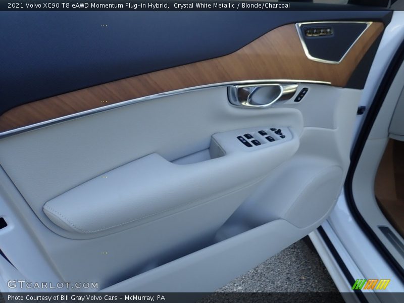 Door Panel of 2021 XC90 T8 eAWD Momentum Plug-in Hybrid