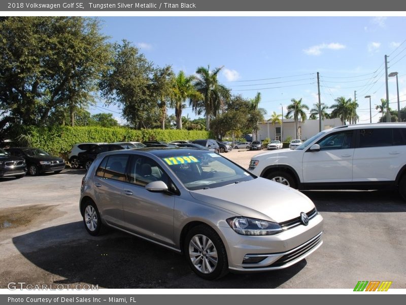 Tungsten Silver Metallic / Titan Black 2018 Volkswagen Golf SE