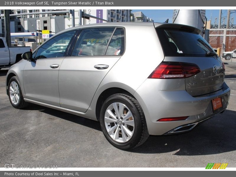 Tungsten Silver Metallic / Titan Black 2018 Volkswagen Golf SE