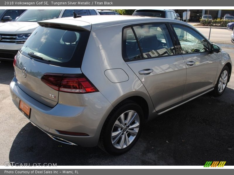 Tungsten Silver Metallic / Titan Black 2018 Volkswagen Golf SE