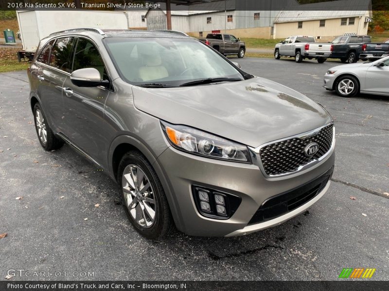 Front 3/4 View of 2016 Sorento SX V6