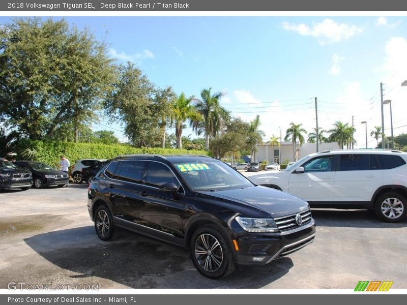 Deep Black Pearl / Titan Black 2018 Volkswagen Tiguan SEL