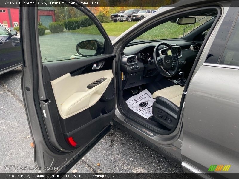 Titanium Silver / Stone Beige 2016 Kia Sorento SX V6