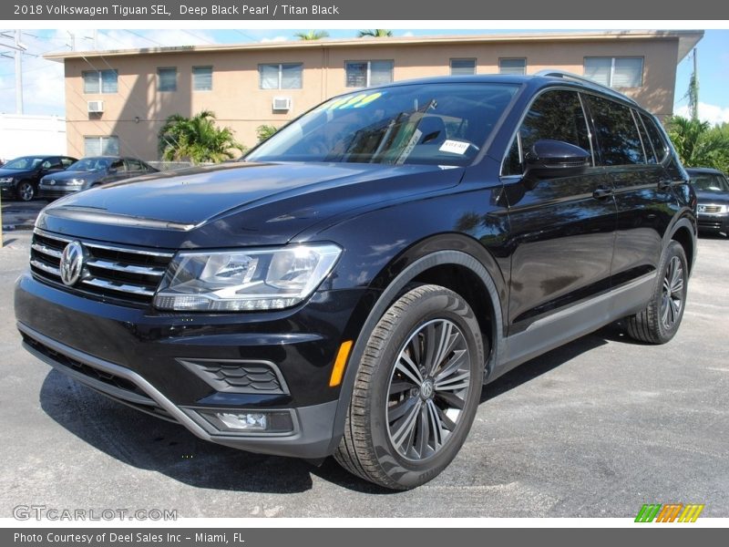 Deep Black Pearl / Titan Black 2018 Volkswagen Tiguan SEL