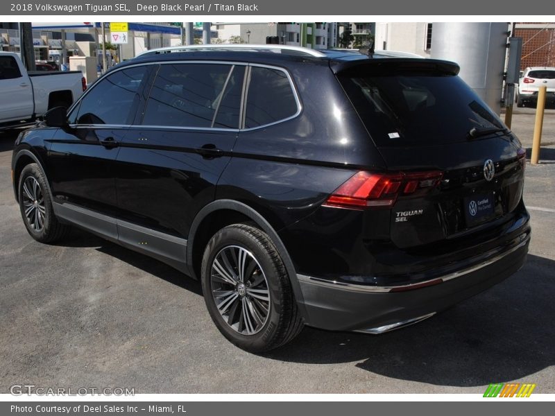 Deep Black Pearl / Titan Black 2018 Volkswagen Tiguan SEL