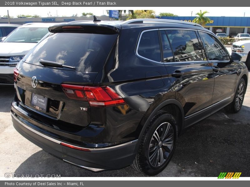 Deep Black Pearl / Titan Black 2018 Volkswagen Tiguan SEL