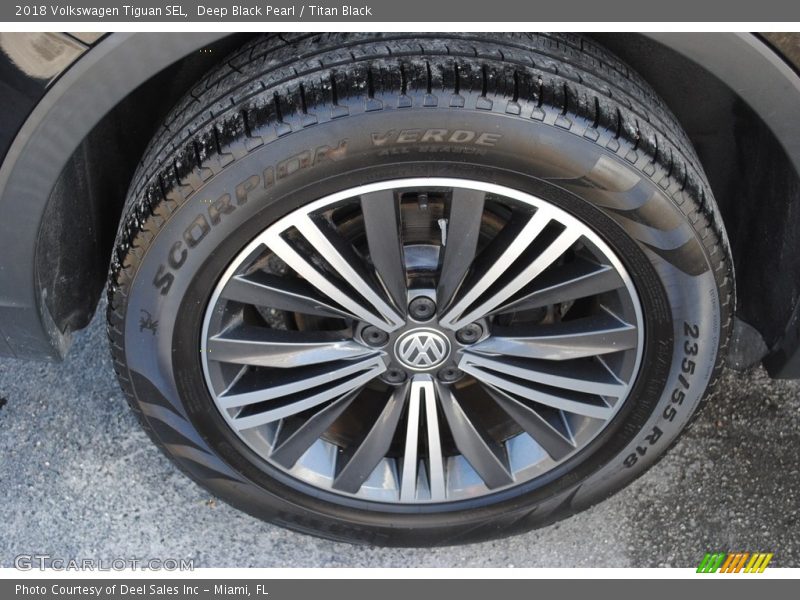 Deep Black Pearl / Titan Black 2018 Volkswagen Tiguan SEL