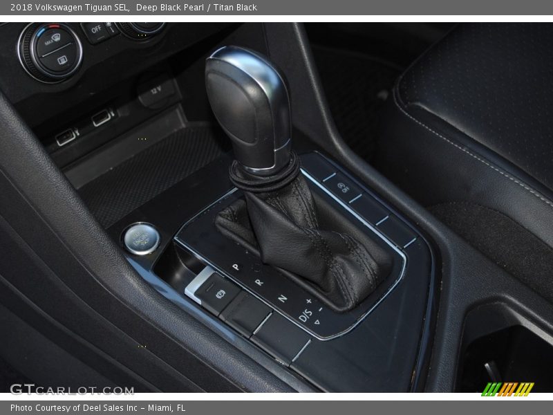 Deep Black Pearl / Titan Black 2018 Volkswagen Tiguan SEL