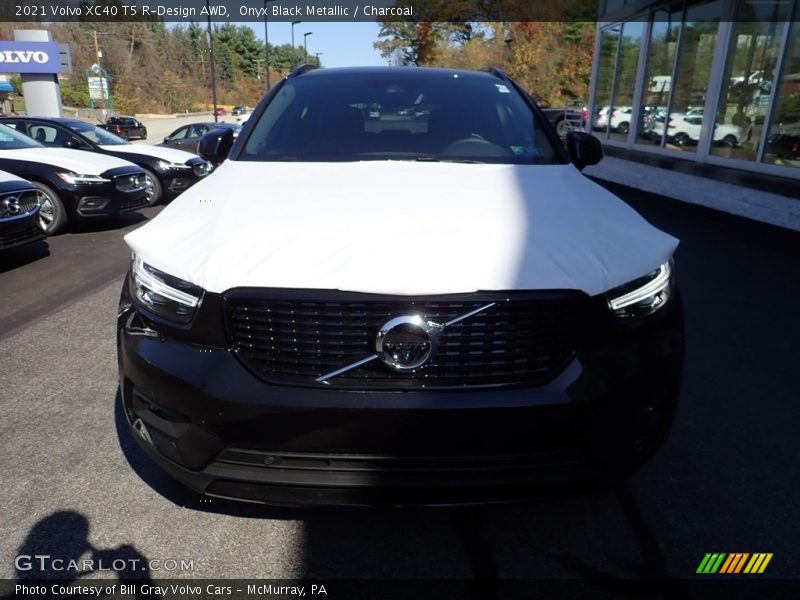 Onyx Black Metallic / Charcoal 2021 Volvo XC40 T5 R-Design AWD