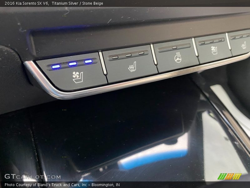 Titanium Silver / Stone Beige 2016 Kia Sorento SX V6