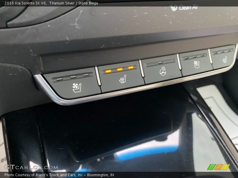 Titanium Silver / Stone Beige 2016 Kia Sorento SX V6
