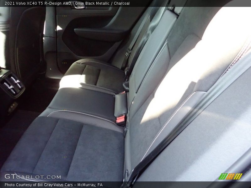 Onyx Black Metallic / Charcoal 2021 Volvo XC40 T5 R-Design AWD