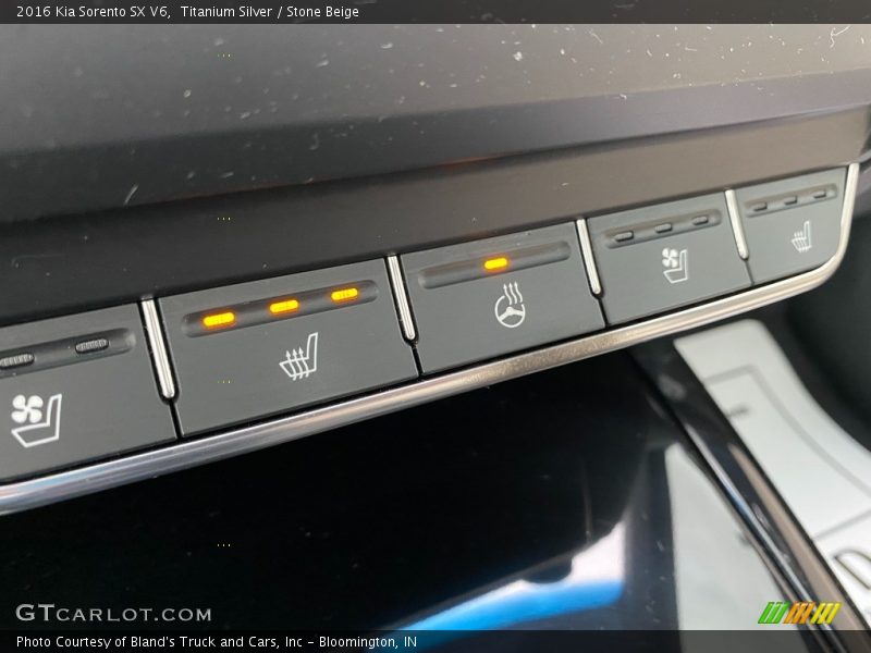 Titanium Silver / Stone Beige 2016 Kia Sorento SX V6