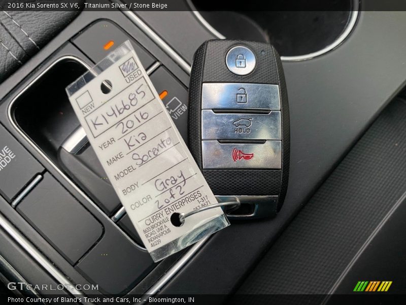 Titanium Silver / Stone Beige 2016 Kia Sorento SX V6
