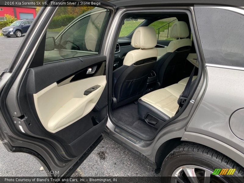 Titanium Silver / Stone Beige 2016 Kia Sorento SX V6