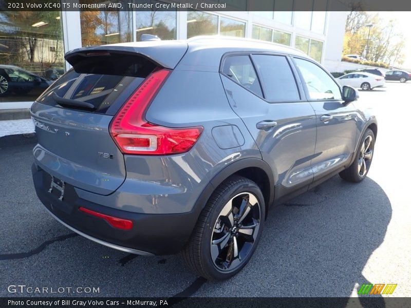 Thunder Grey Metallic / Charcoal 2021 Volvo XC40 T5 Momentum AWD