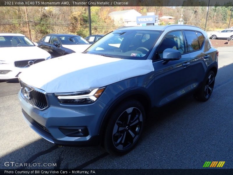 Thunder Grey Metallic / Charcoal 2021 Volvo XC40 T5 Momentum AWD
