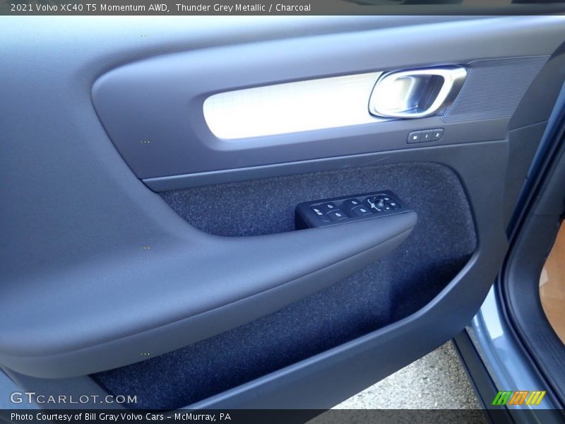 Thunder Grey Metallic / Charcoal 2021 Volvo XC40 T5 Momentum AWD