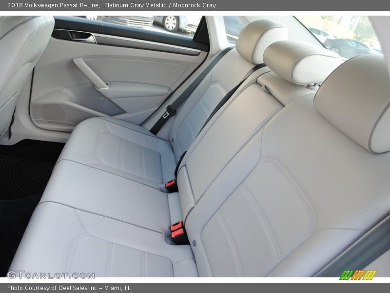 Platinum Gray Metallic / Moonrock Gray 2018 Volkswagen Passat R-Line