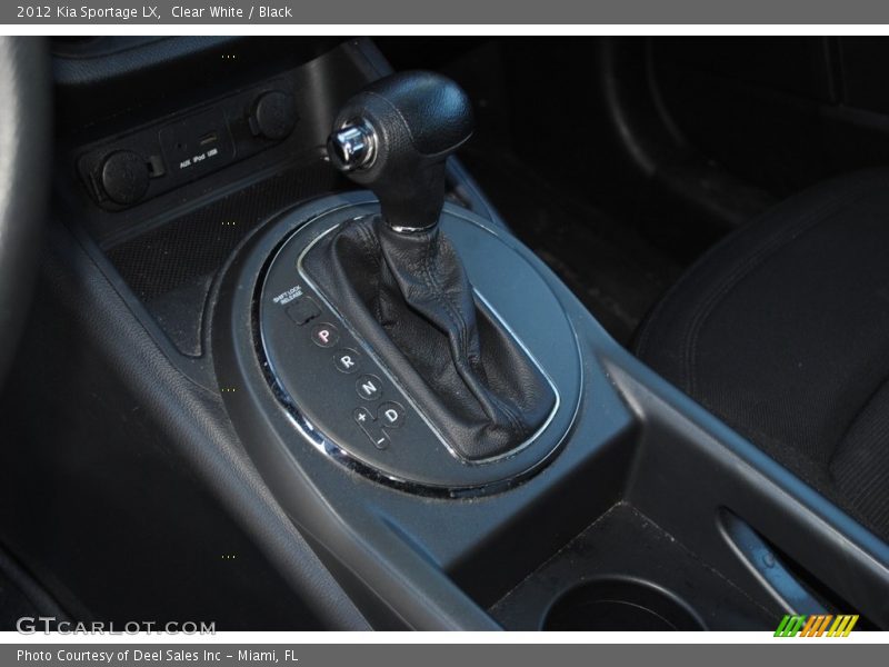 Clear White / Black 2012 Kia Sportage LX