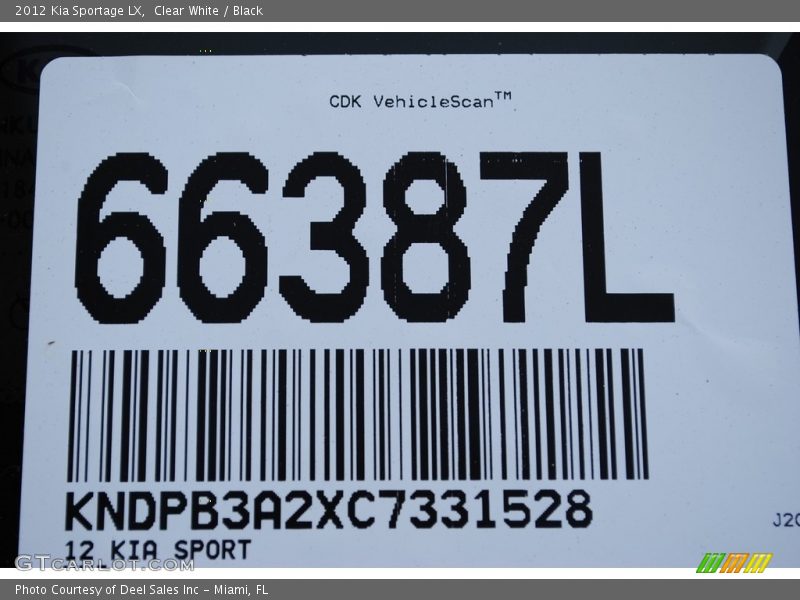 Clear White / Black 2012 Kia Sportage LX