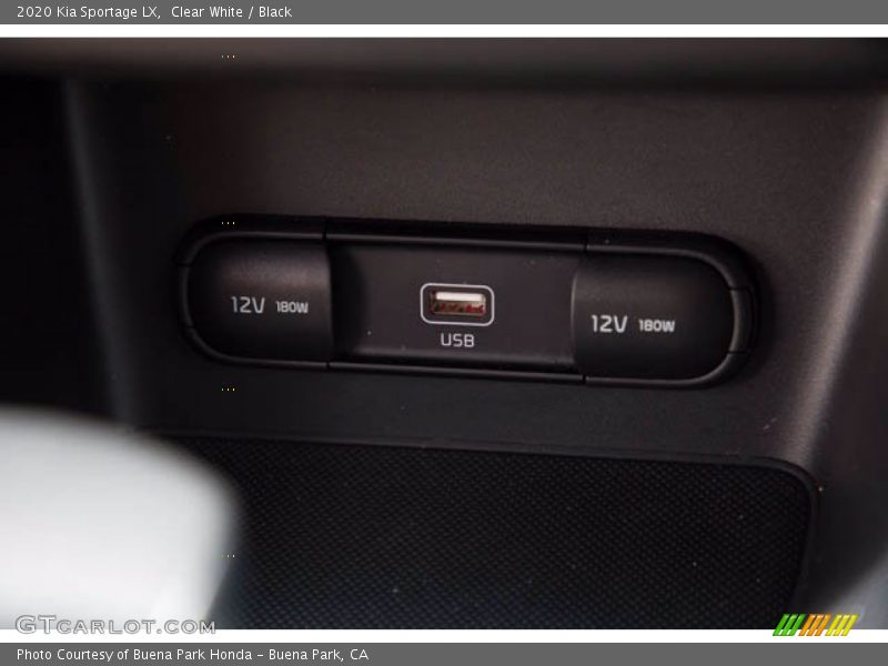 Clear White / Black 2020 Kia Sportage LX