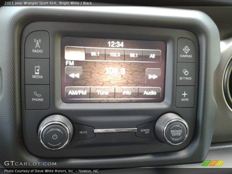 Controls of 2021 Wrangler Sport 4x4