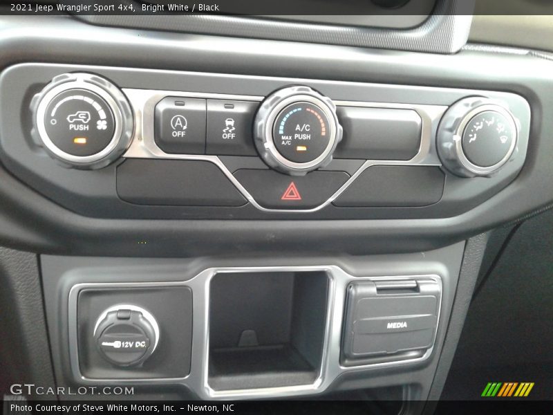 Controls of 2021 Wrangler Sport 4x4