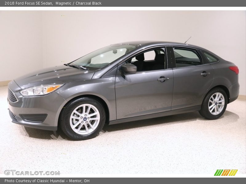 Magnetic / Charcoal Black 2018 Ford Focus SE Sedan