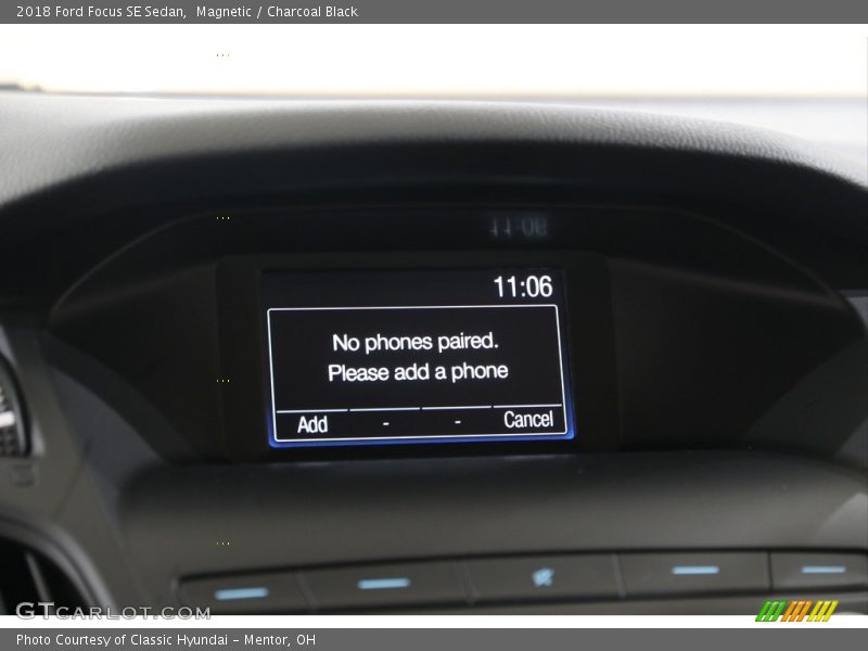 Magnetic / Charcoal Black 2018 Ford Focus SE Sedan