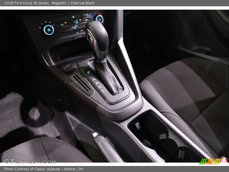 Magnetic / Charcoal Black 2018 Ford Focus SE Sedan