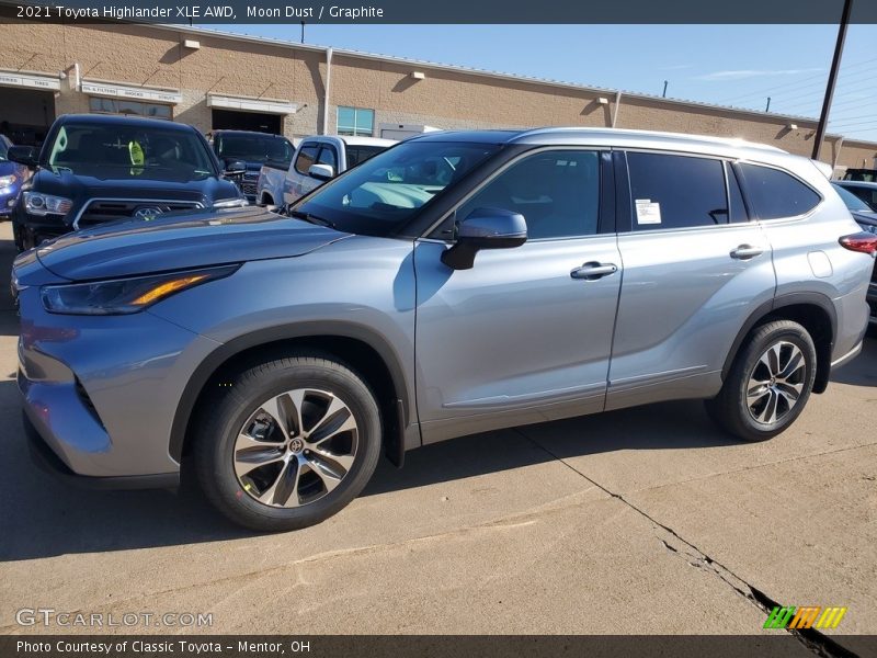 Moon Dust / Graphite 2021 Toyota Highlander XLE AWD